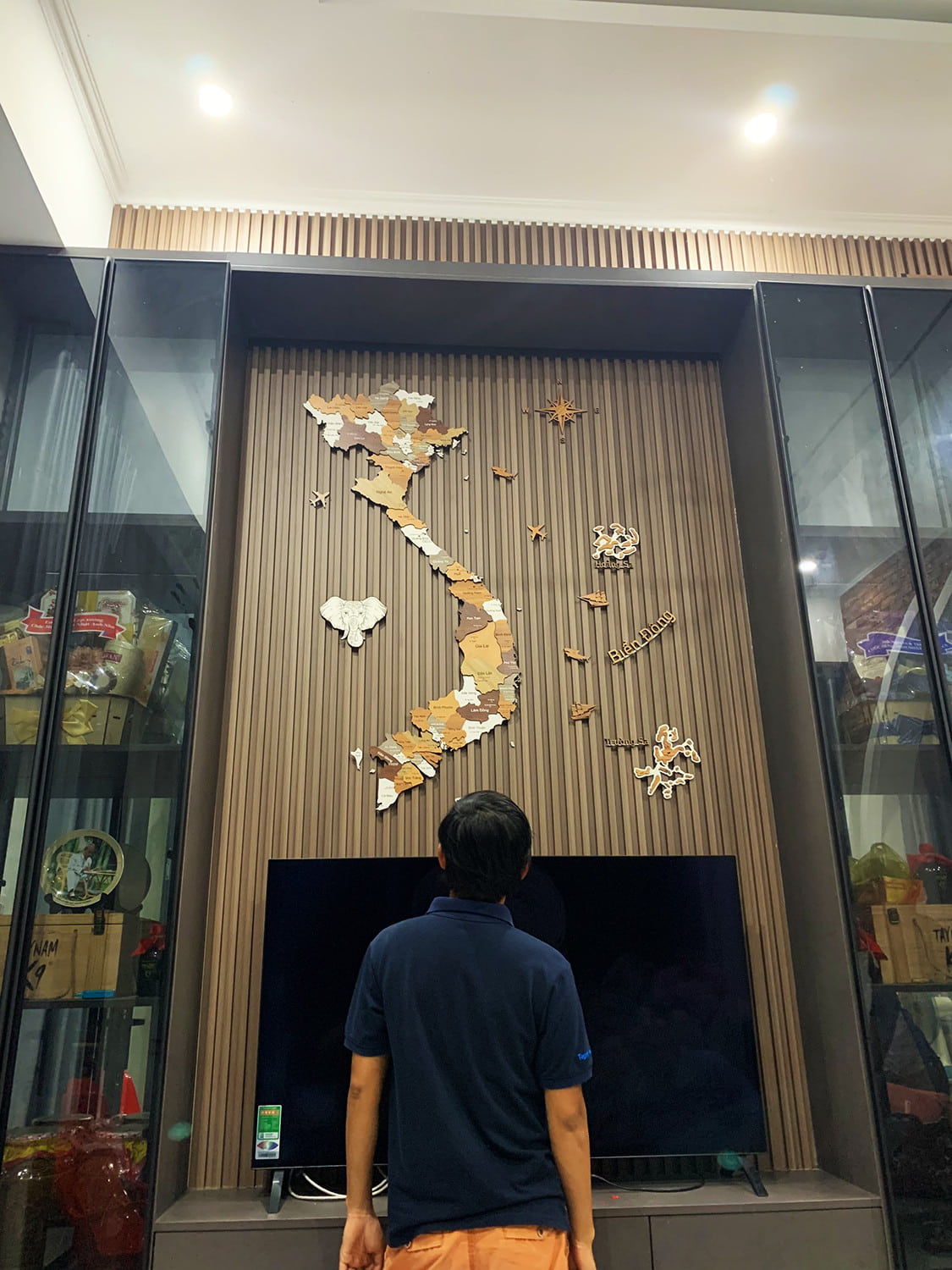 Bản đồ gỗ Việt Nam trang trí phòng khách