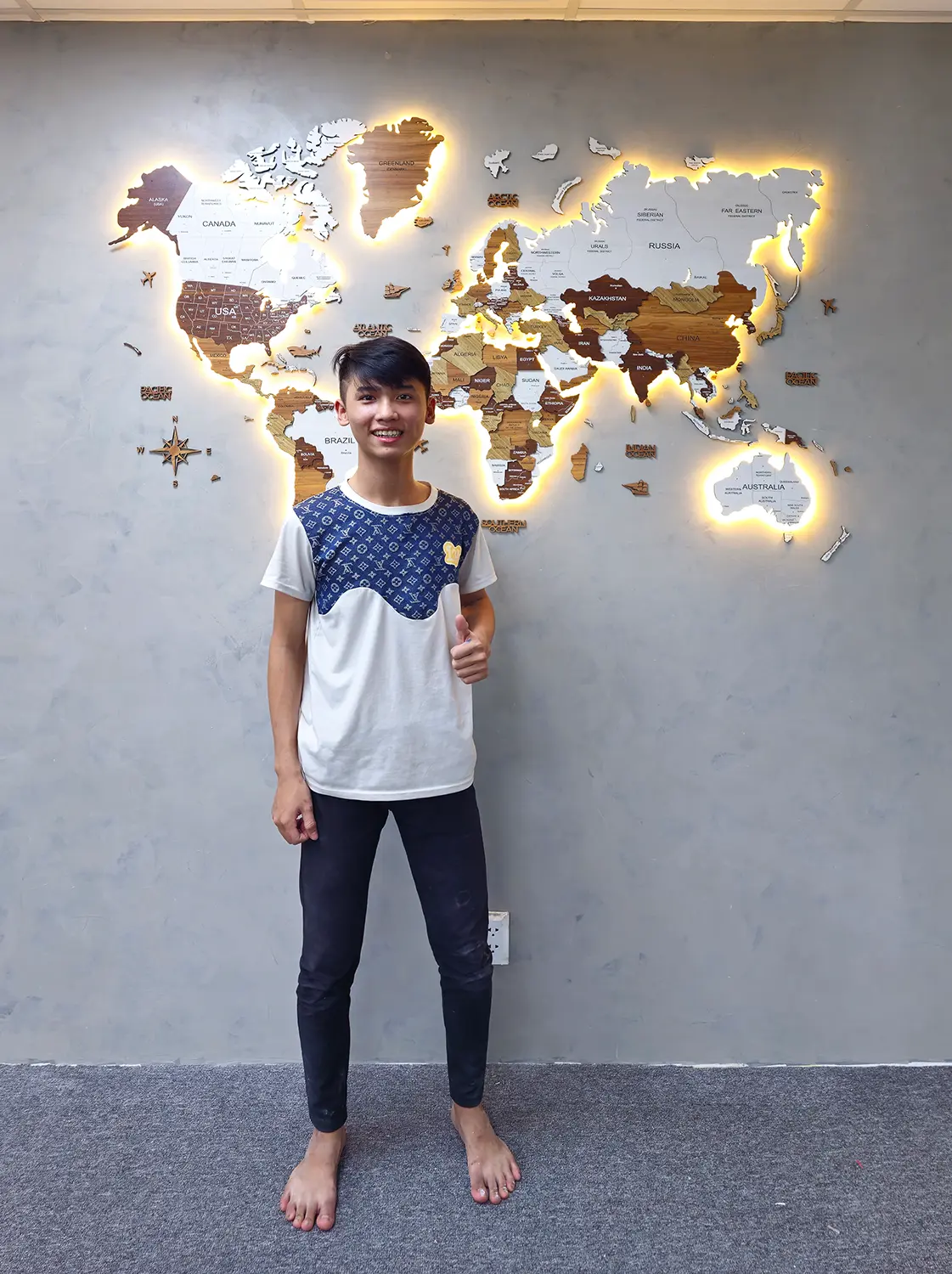 Bản đồ gỗ thế giới 3D led sang trọng